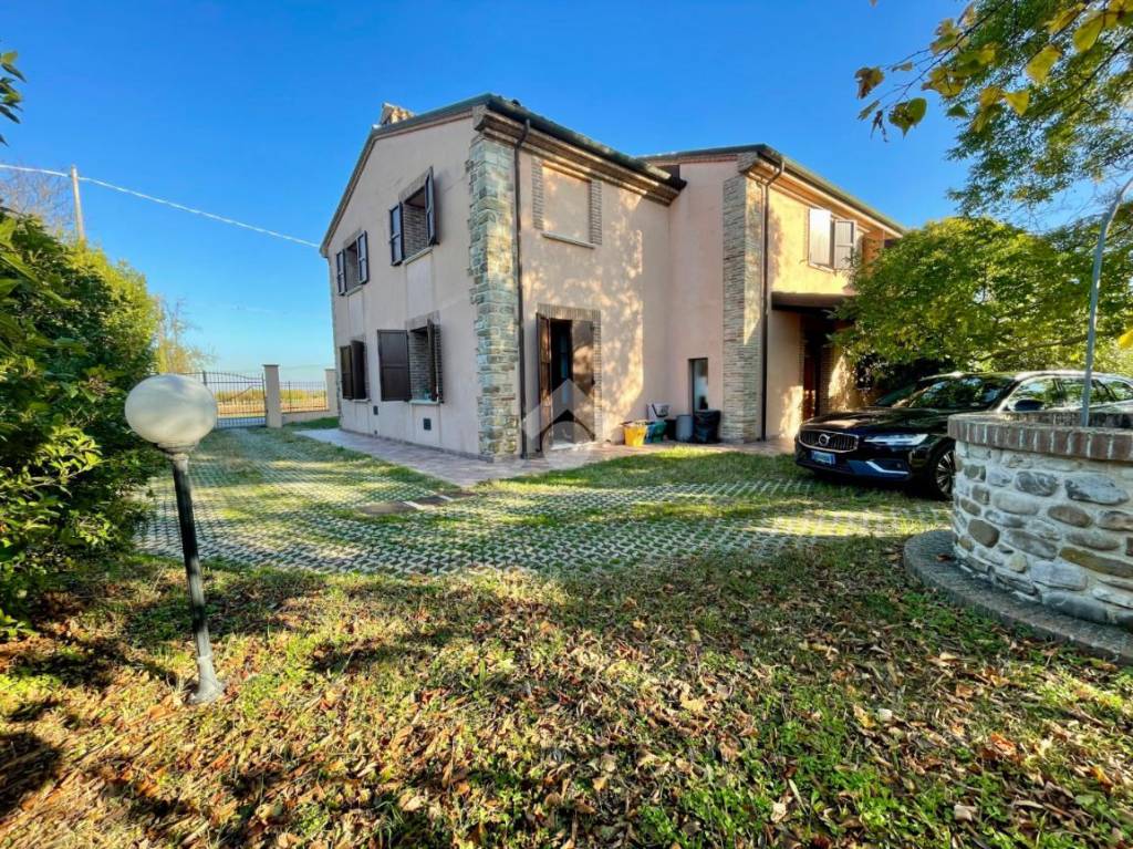 Villa in vendita a Santarcangelo di Romagna via Tomba, 1409