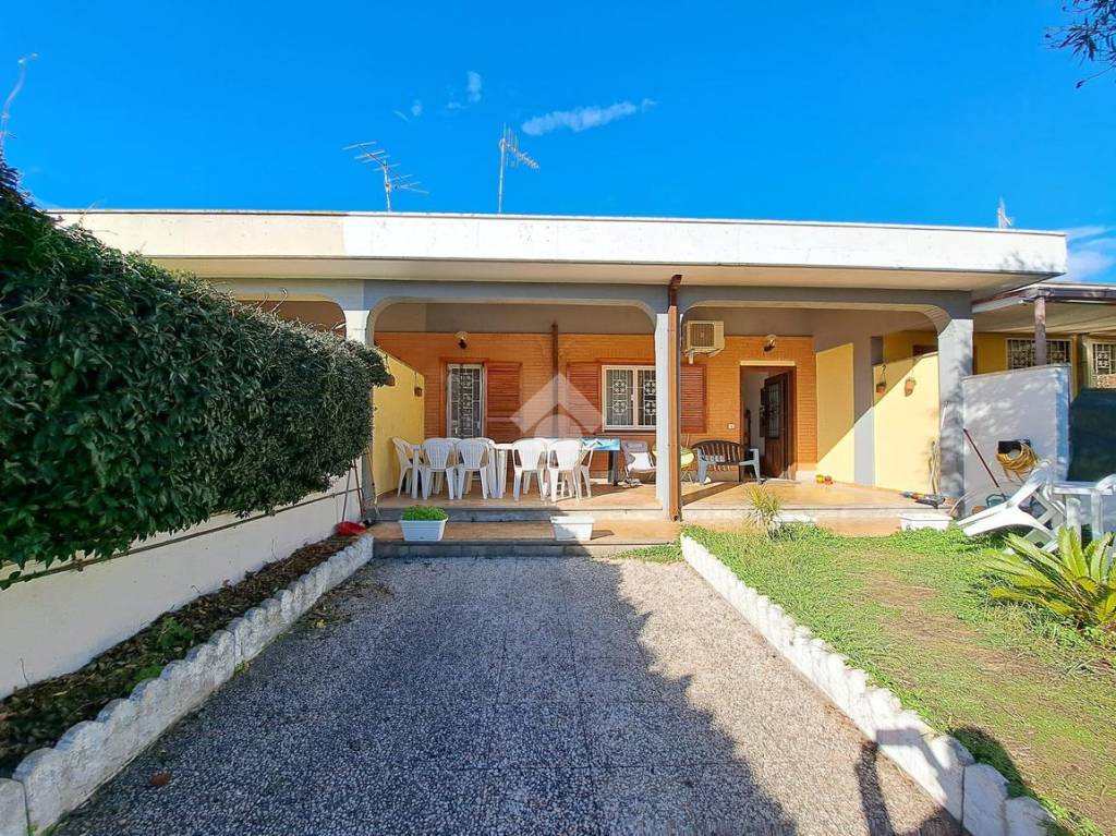 Villa a Schiera in vendita ad Ardea via tirino, 35