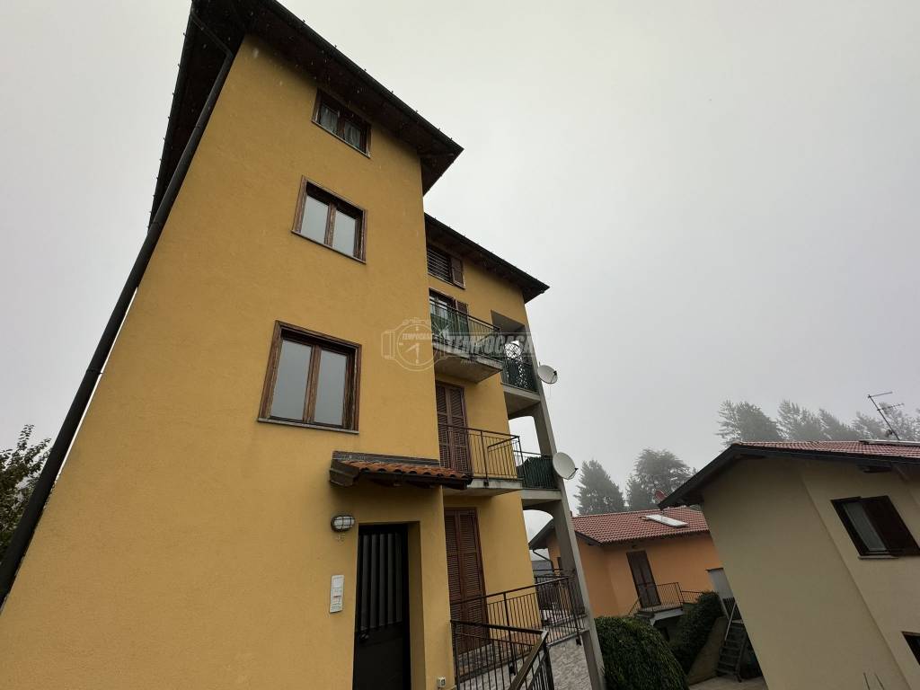 Appartamento in vendita a Cadegliano-Viconago via Provinciale 46