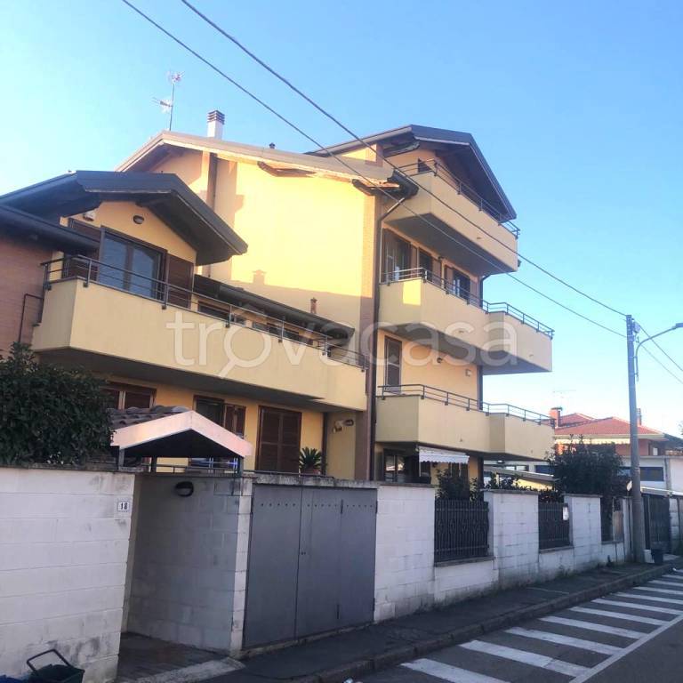 Appartamento in vendita a San Giorgio su Legnano via Achille Grandi, 14