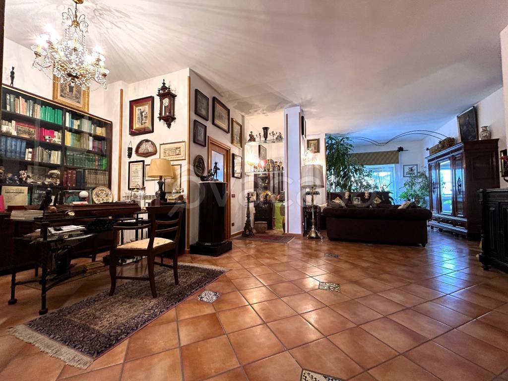 Appartamento in vendita a Napoli via Nuova San Rocco