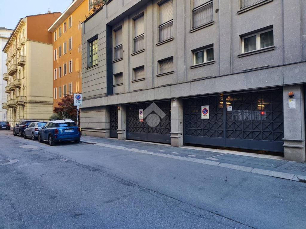 Garage in affitto a Milano via di Porta Tenaglia, 5