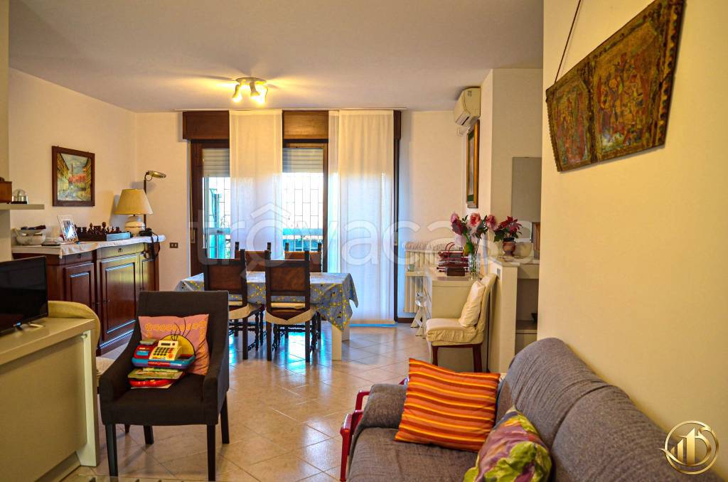 Appartamento in vendita a Buccinasco via Giuseppe Garibaldi, 15