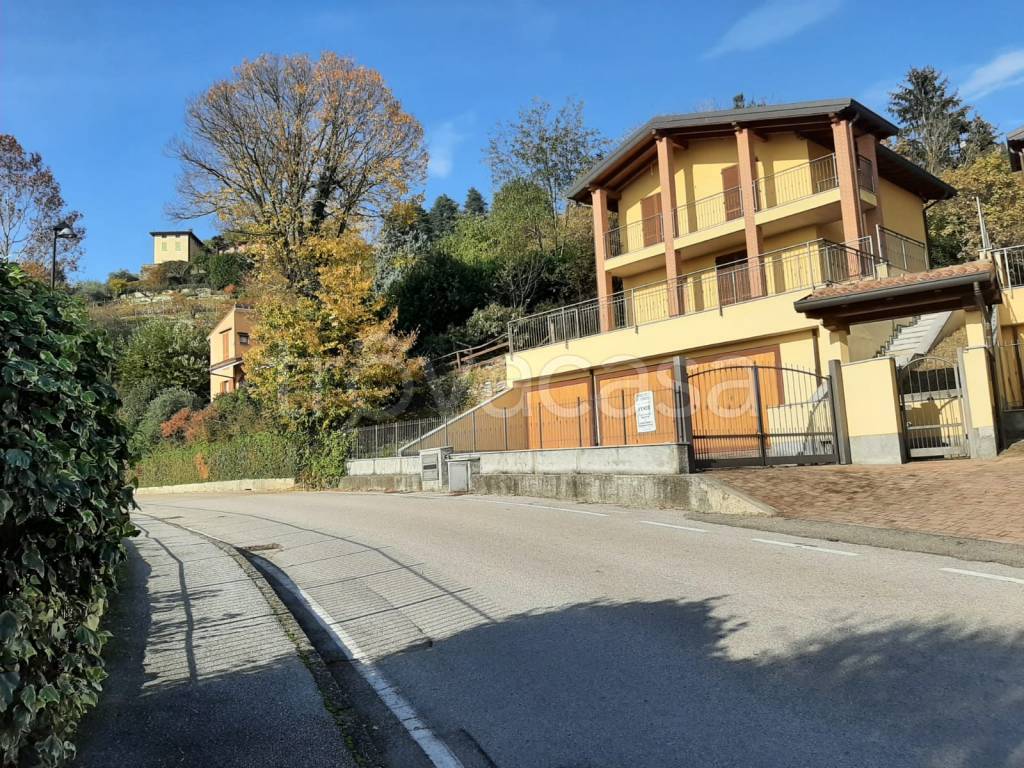 Villa in vendita a Montevecchia via Privata delle Sorgenti
