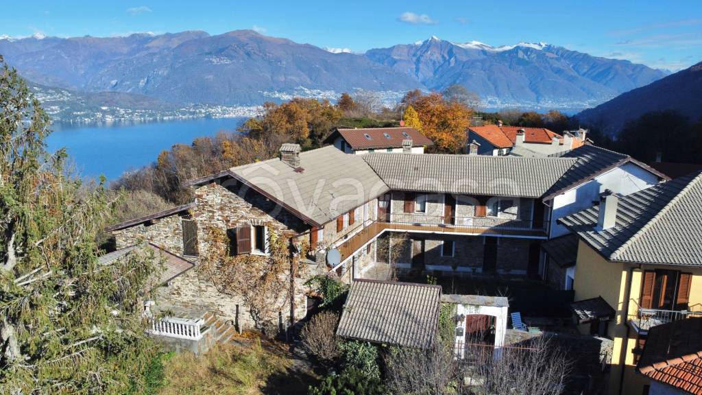 Villa in vendita a Tronzano Lago Maggiore via Belvedere