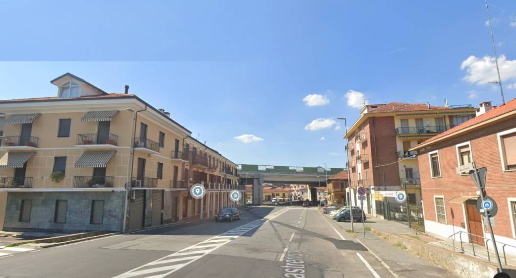 Negozio in affitto a Moncalieri via Pastrengo, 1
