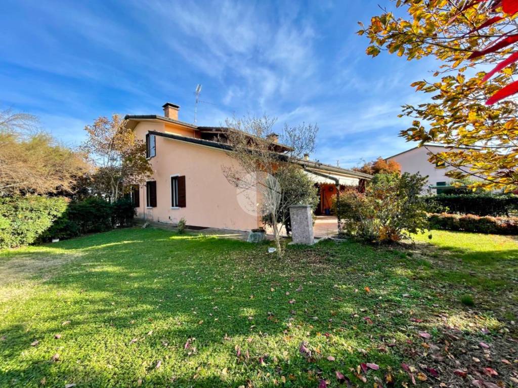 Villa Bifamiliare in vendita a Dello via Dante