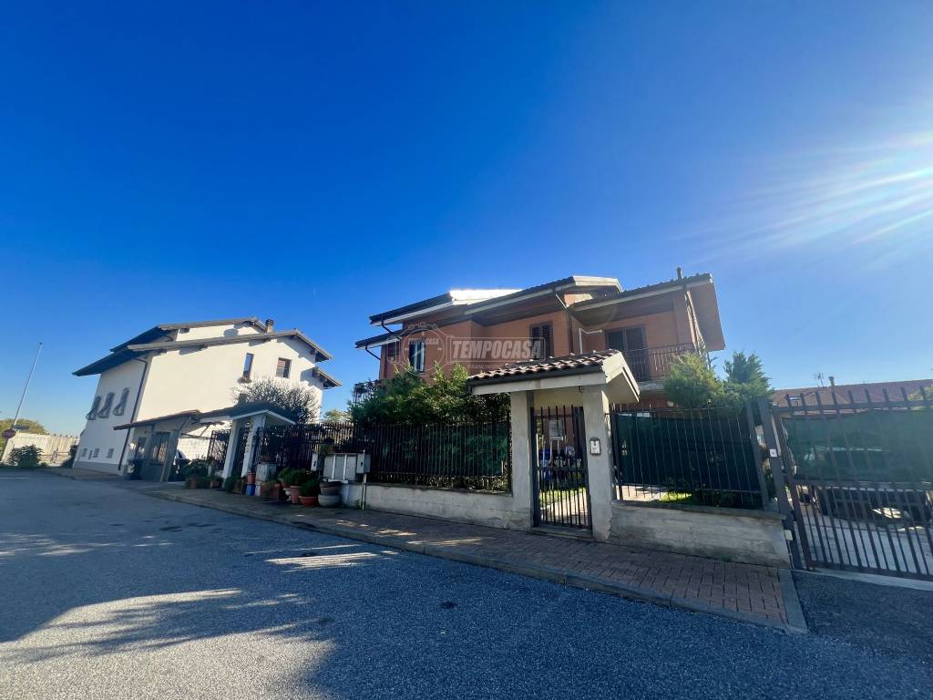 Villa in vendita a Borgaro Torinese via Andrea Mantegna, Cascina Cavaglià