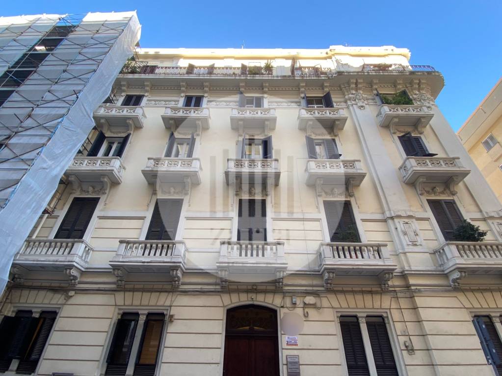 Appartamento in vendita a Bari via Cardassi, 36