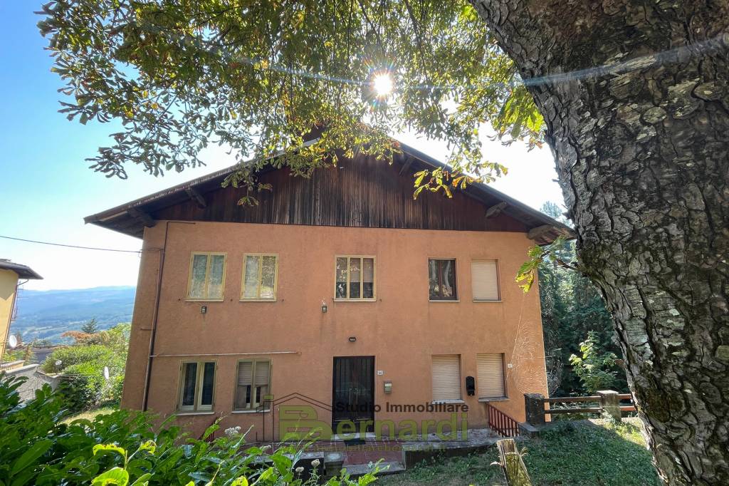 Villa Bifamiliare in vendita a Fanano via Roma, 44