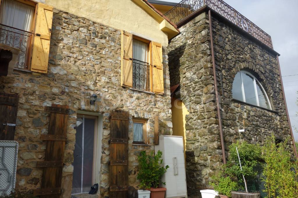 Villa in vendita a Sesta Godano via Botteghe e Ferraria, 9