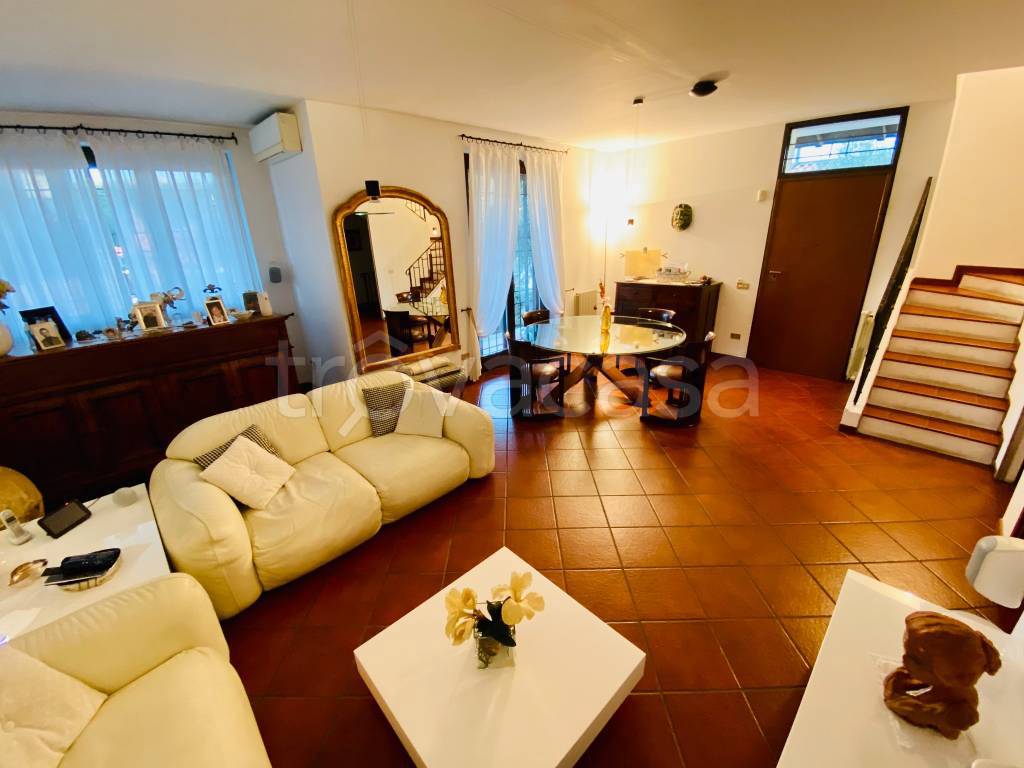 Villa a Schiera in vendita ad Assago via Gian Lorenzo Bernini, 12