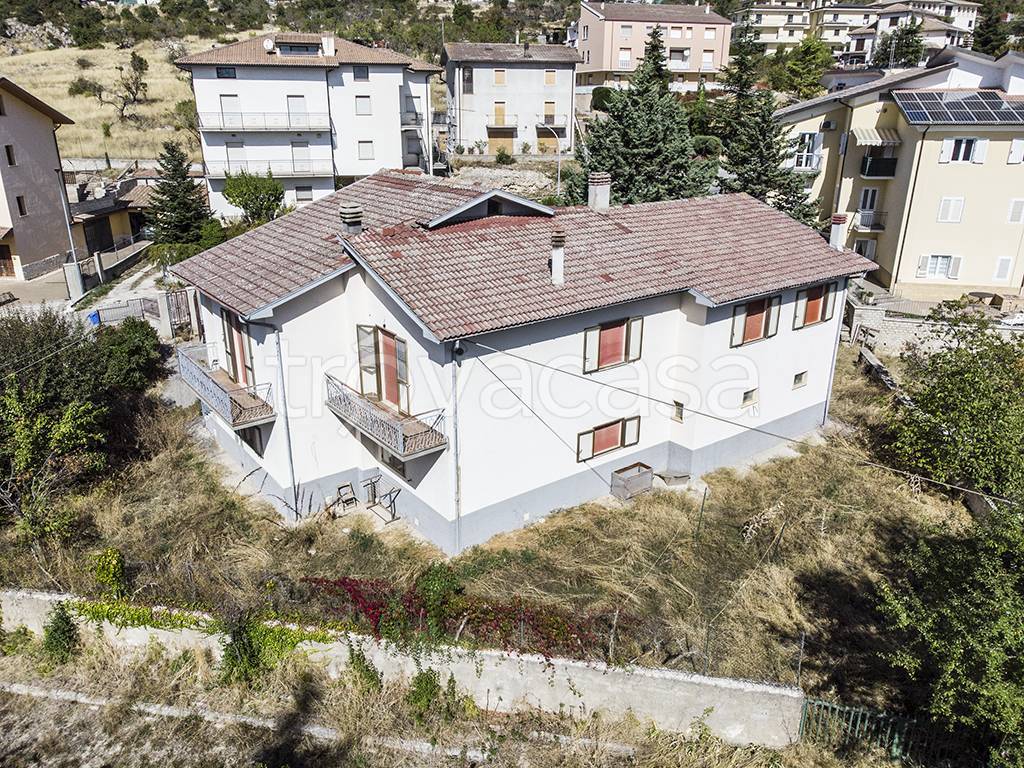 Villa in vendita a Barisciano via Provinciale 36