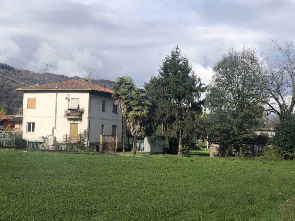 Villa in vendita a Montegrino Valtravaglia