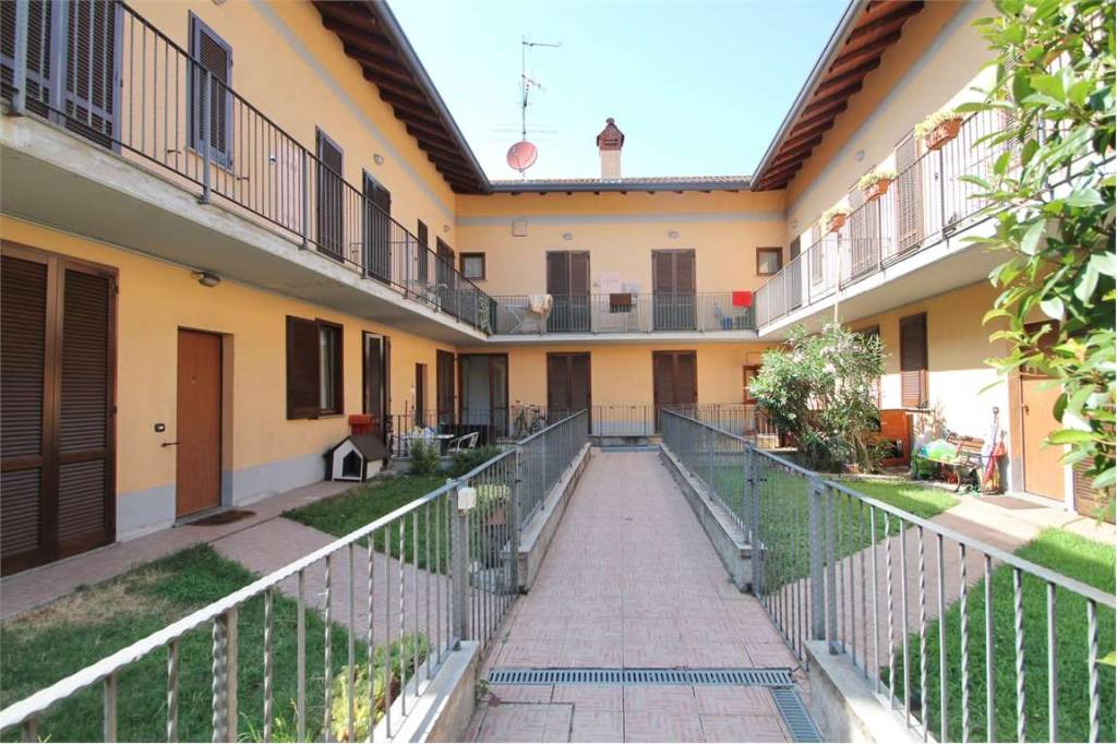 Casa Indipendente in vendita a Castano Primo via Ospedale, 20