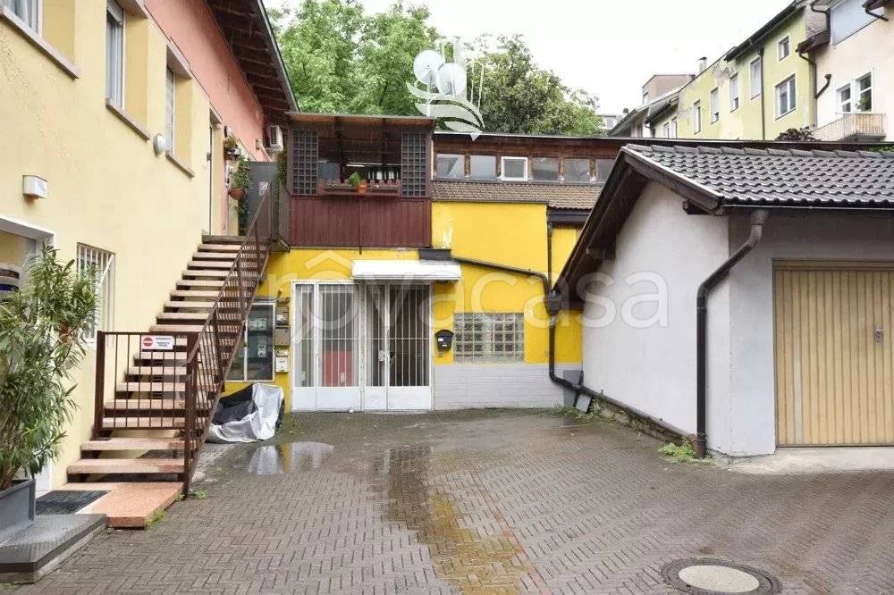Casa Indipendente in vendita a Bolzano via Giosuè Carducci