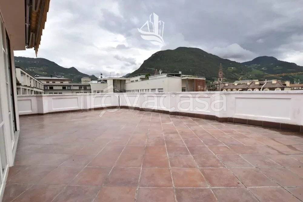 Appartamento in vendita a Bolzano via Giosuè Carducci