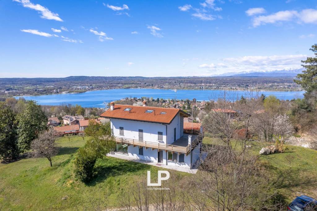 Villa in vendita a Sesto Calende via Cocquo,
