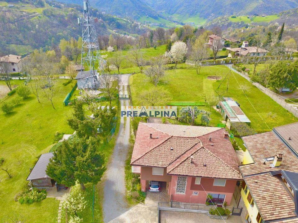 Casa Indipendente in vendita a Leffe via Monte Beio