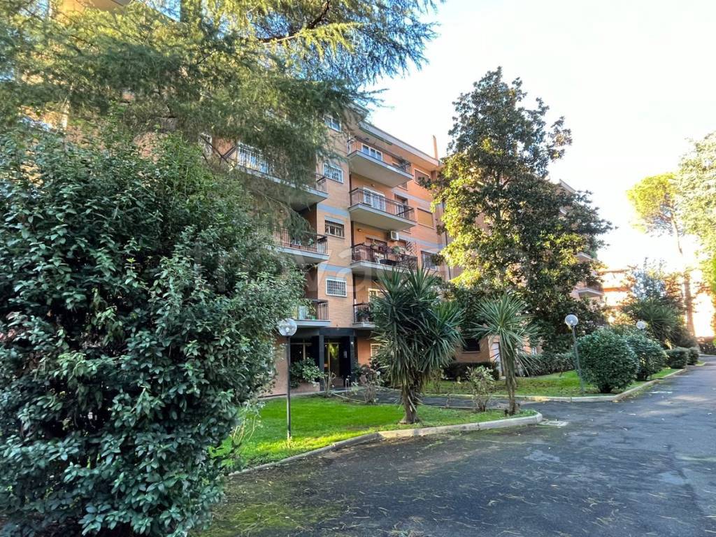 Appartamento in vendita a Roma via Peccioli, 30
