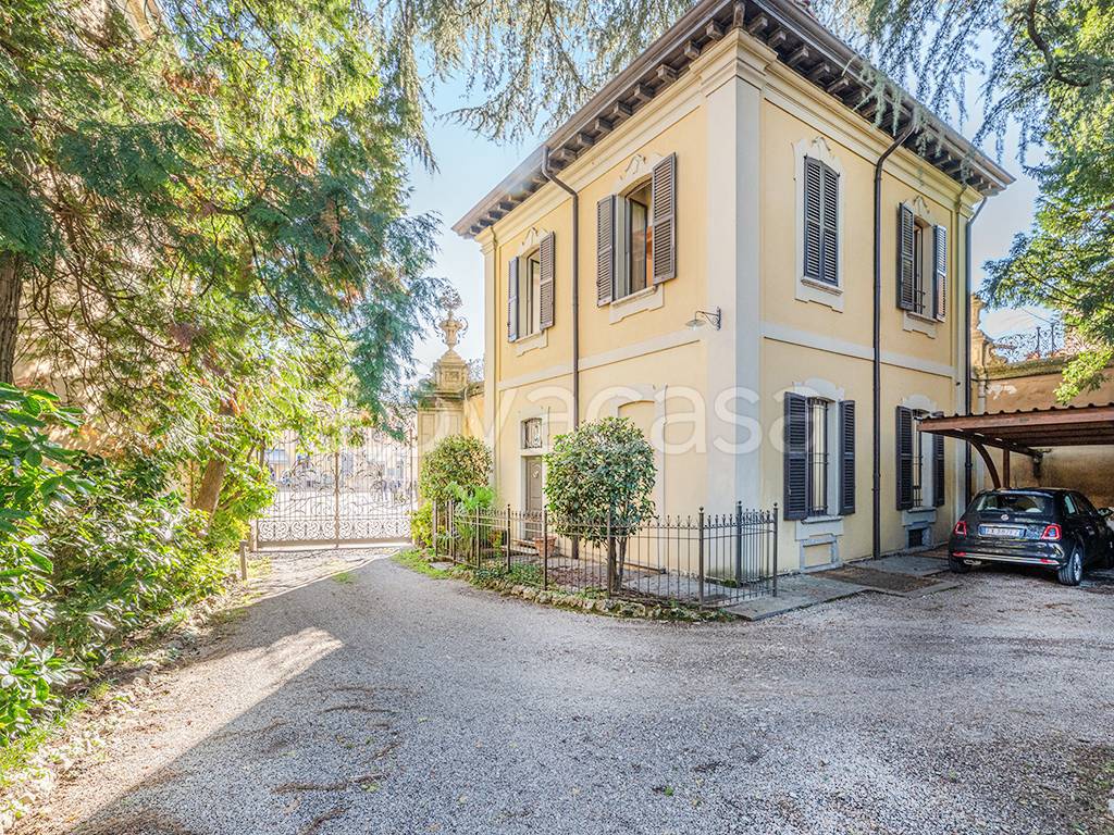 Villa in vendita a Carate Brianza piazza 4 Novembre, 2