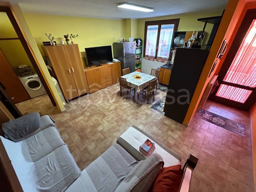 Villa Bifamiliare in vendita a Poggio Rusco via Cantone, 22