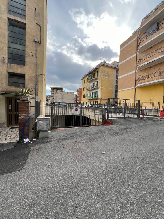 Garage in vendita a Tivoli via Enrico Toti