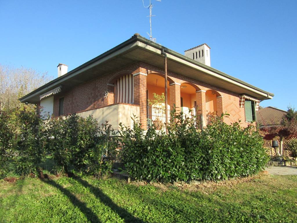 Villa in vendita a Bra strada Bria