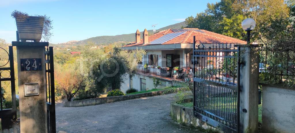 Villa in vendita a Montebuono vocabolo Spezzano, 16