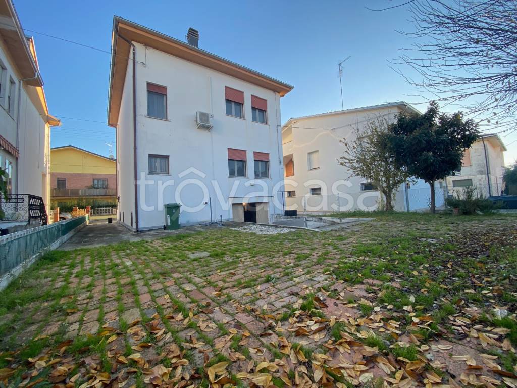 Casa Indipendente in vendita a Bondeno via Vittorio Alfieri, 32