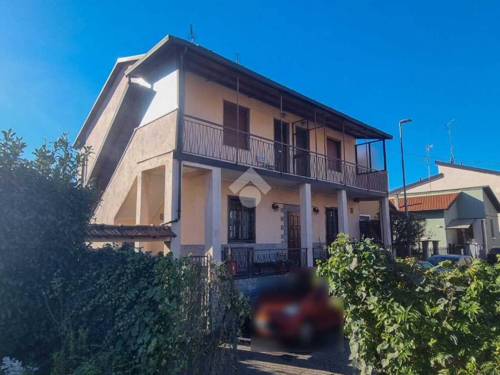 Villa Bifamiliare in vendita a Bollate via Monte Rosa, 18
