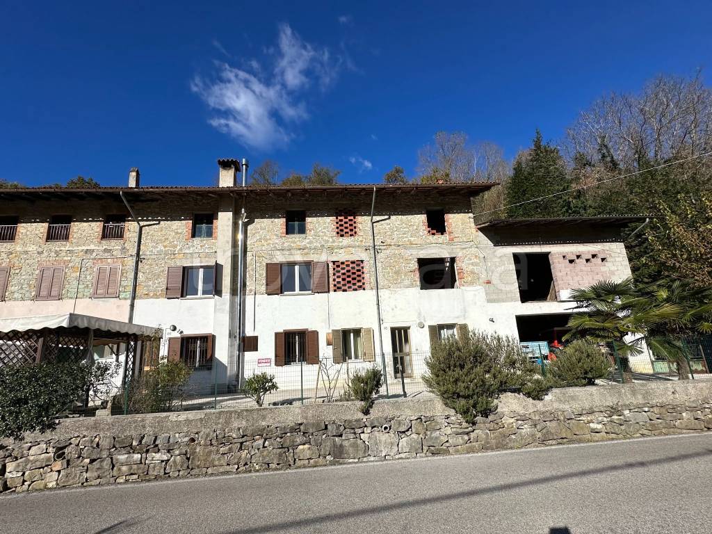 Villa Bifamiliare in in vendita da privato a Faedis borgo Scubla, 25