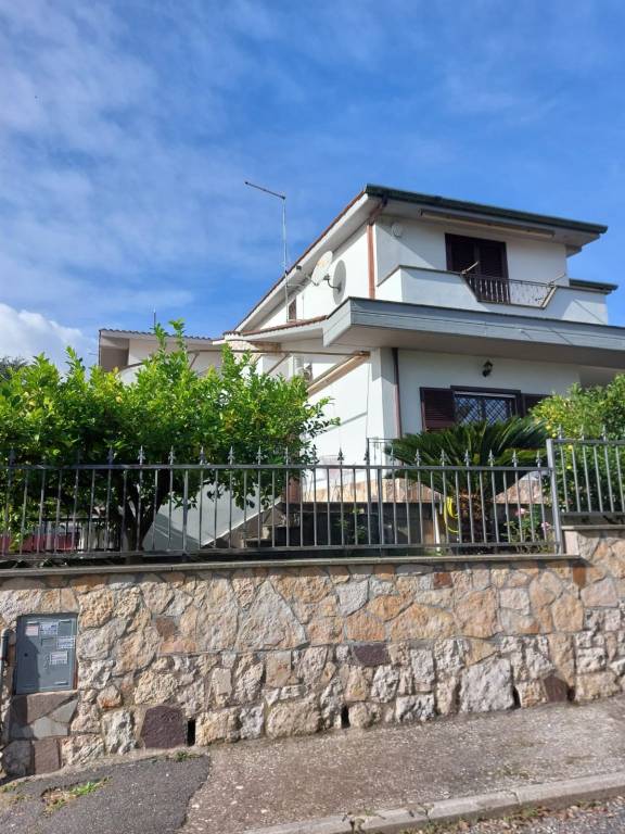 Villa in in vendita da privato a Guidonia Montecelio piazza Monte Cervialto