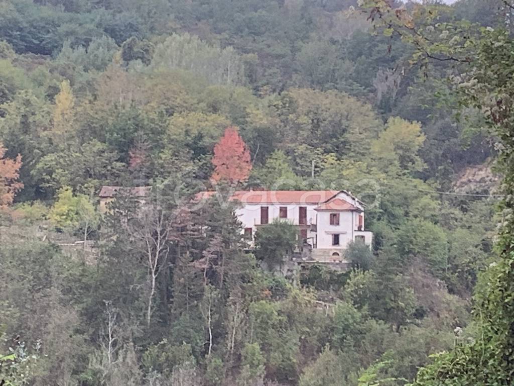 Casale in vendita a Bubbio regione Tatorba