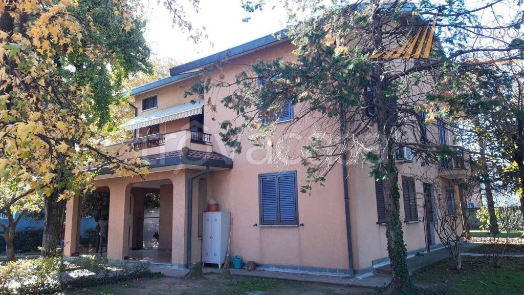 Casa Indipendente in vendita a Pessano con Bornago via Marconi