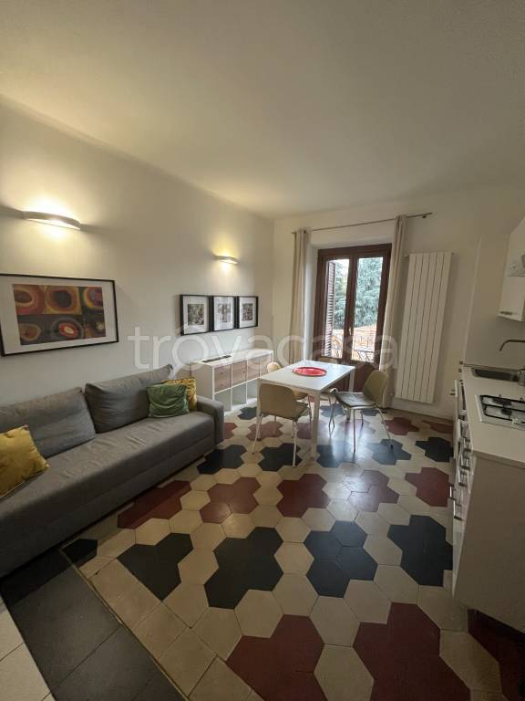 Appartamento in affitto a Milano via Varesina, 95