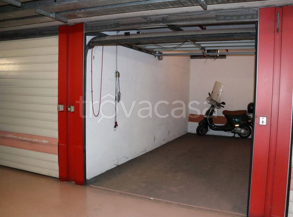Garage in vendita a Milano via Pietro Mascagni