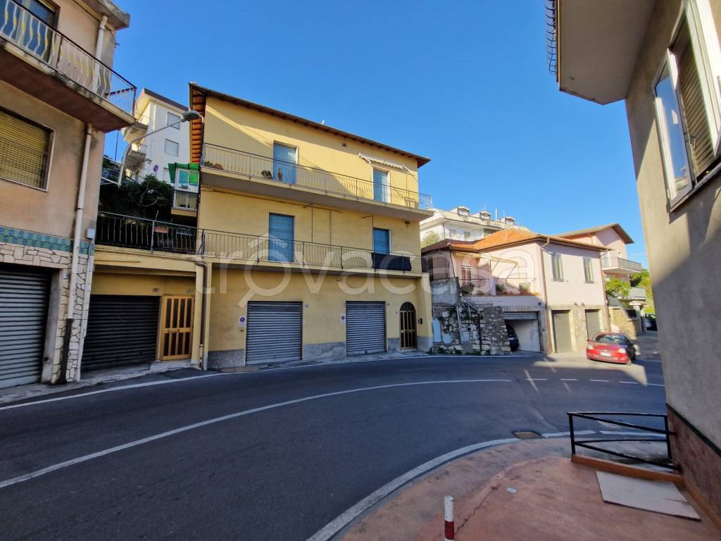 Appartamento in vendita a Imperia via Sant'Agata, 54