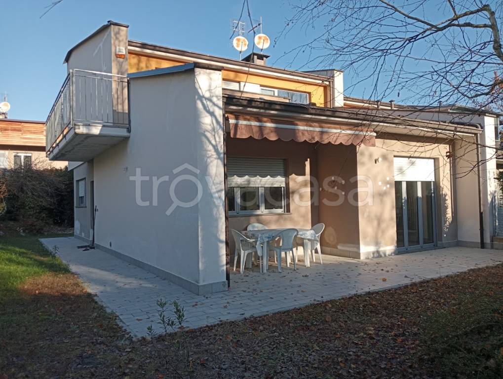 Villa in vendita ad Alba frazione San Rocco Seno d'Elvio