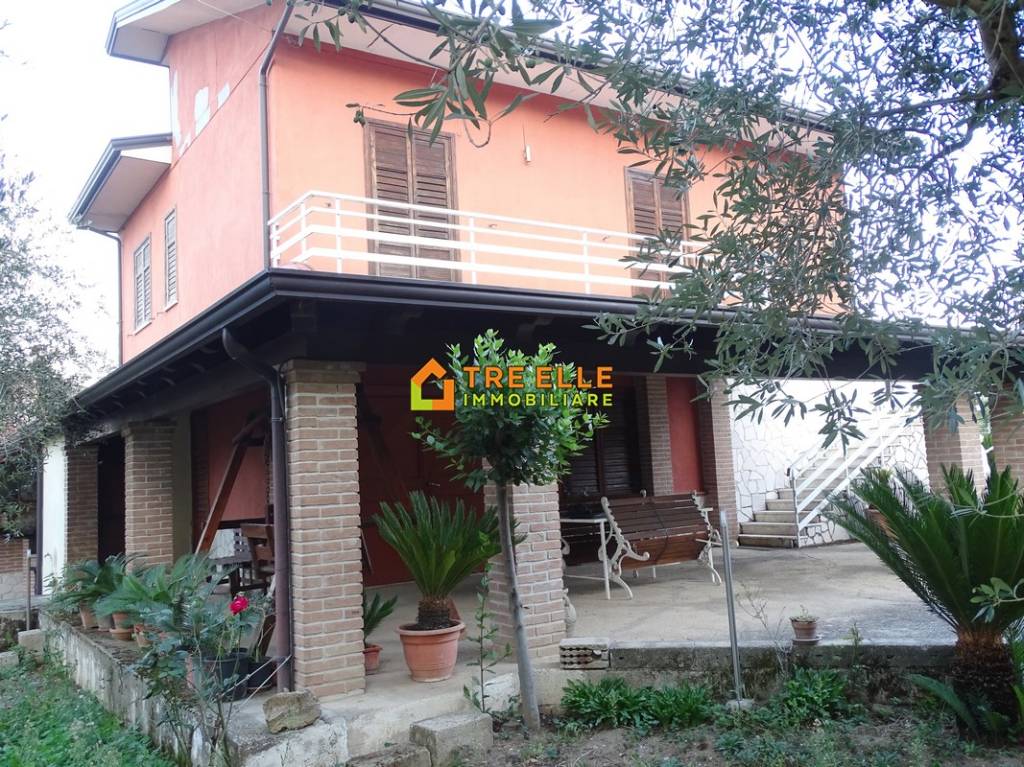 Villa in vendita a Montemiletto contrada Festola, 40