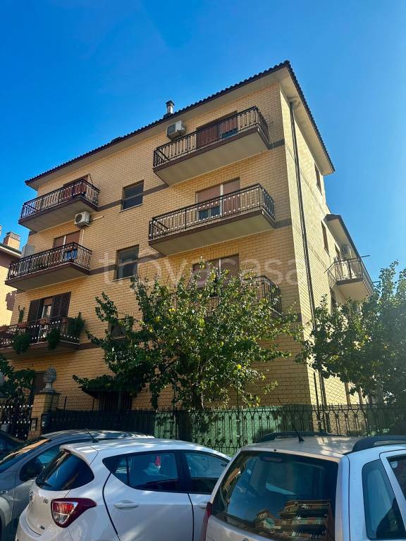 Appartamento in vendita a Roma via Anteo