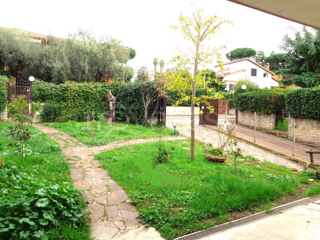 Villa Bifamiliare in vendita ad Ariccia via dei Susini, 47