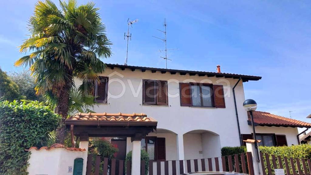 Villa Bifamiliare in vendita ad Arsago Seprio