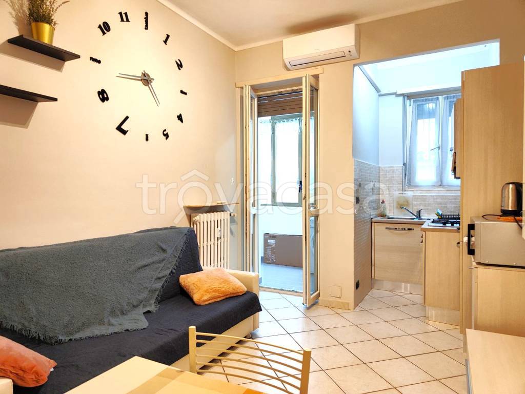 Appartamento in vendita a Torino via Duino, 189