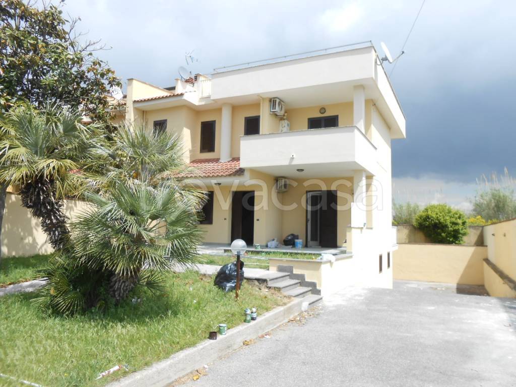 Villa Bifamiliare in vendita a Giugliano in Campania via Lago Patria