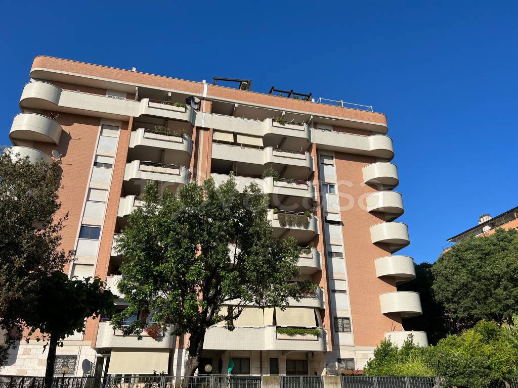 Appartamento in vendita a Roma viale Città d'Europa, 591