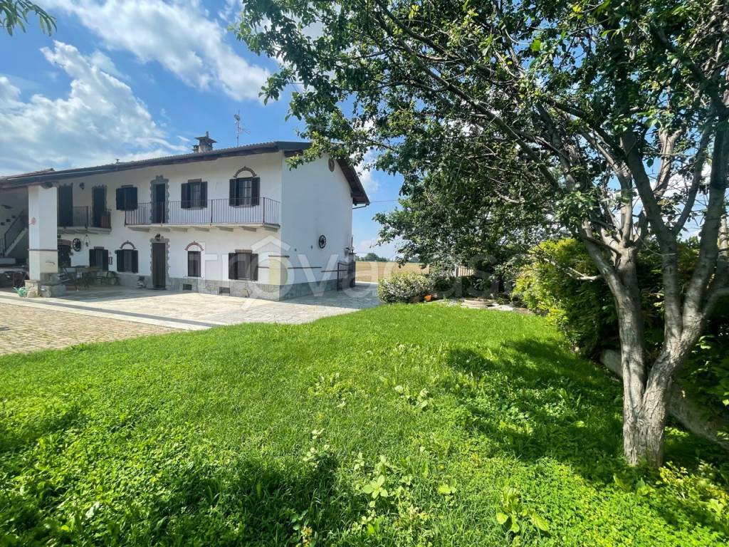 Villa in vendita a Centallo regione San Quirico