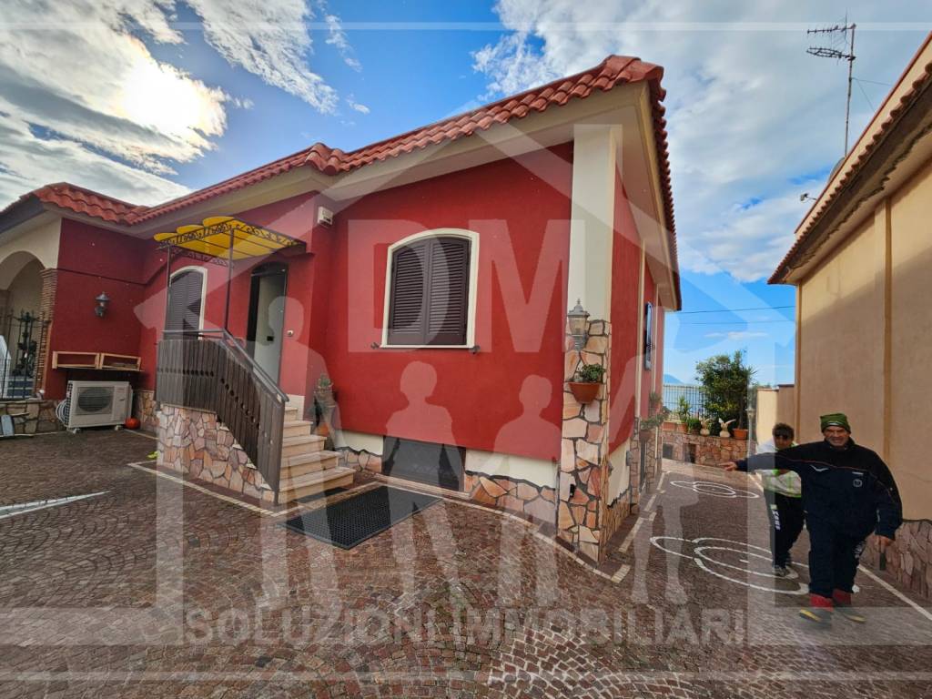Villa in vendita a Bacoli via Fusaro
