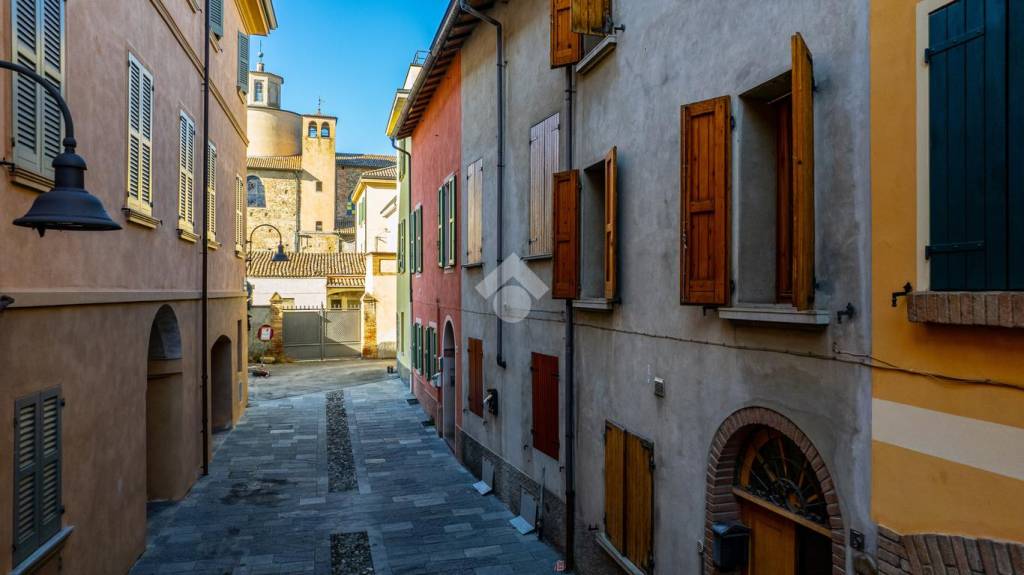 Casa Indipendente in vendita a Montecchio Emilia via da barbiano, 3
