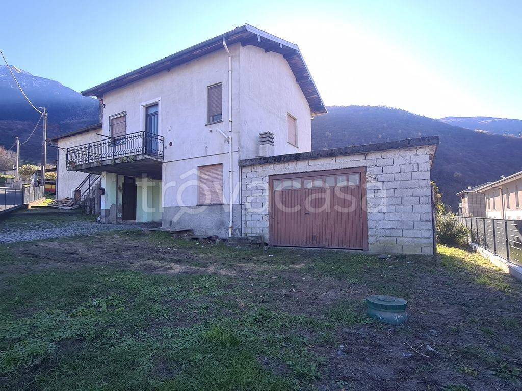 Villa Bifamiliare in vendita a Colico fumiarga, 45